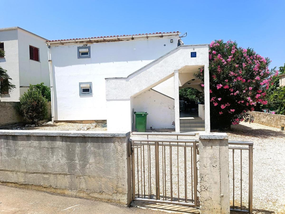 Apartments Babic 50 Meters From The Beach Vir Luaran gambar