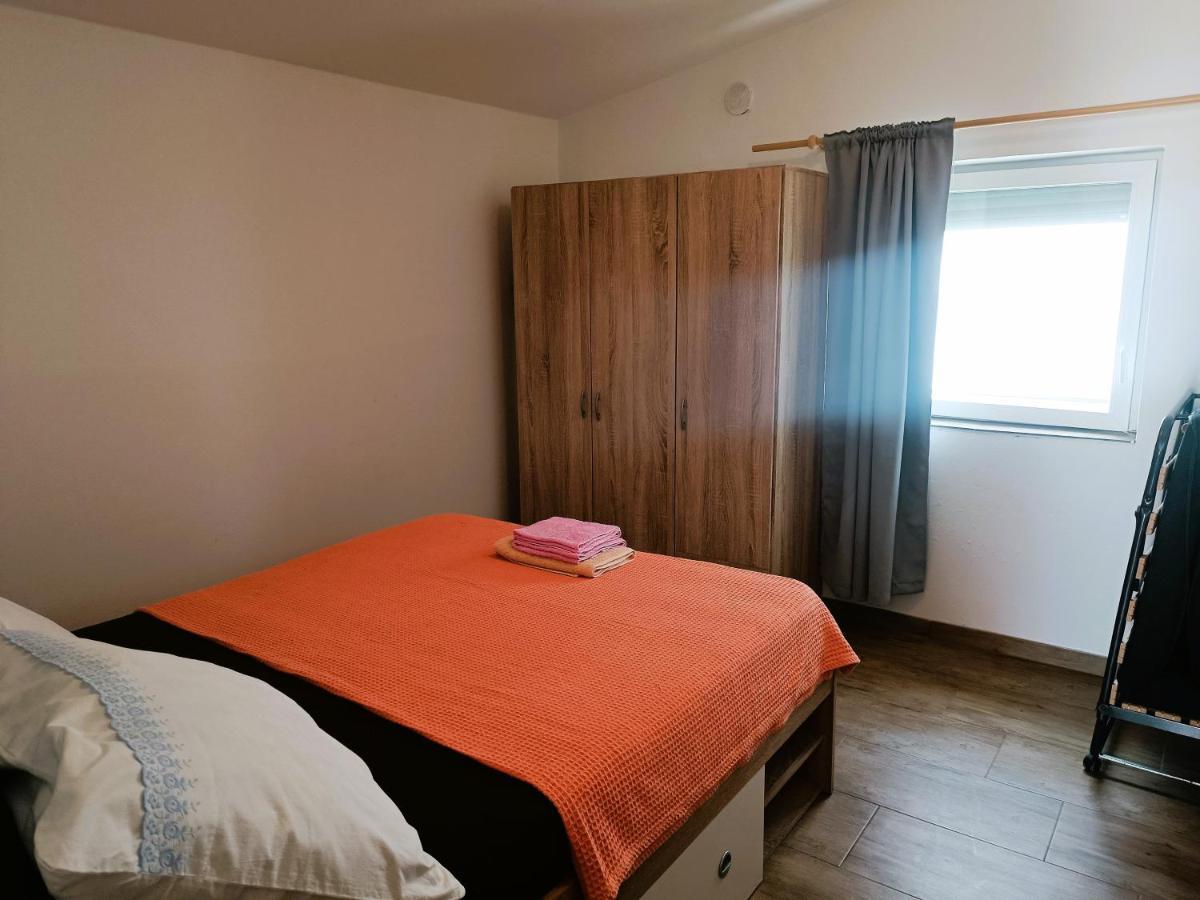 Apartments Babic 50 Meters From The Beach Vir Luaran gambar